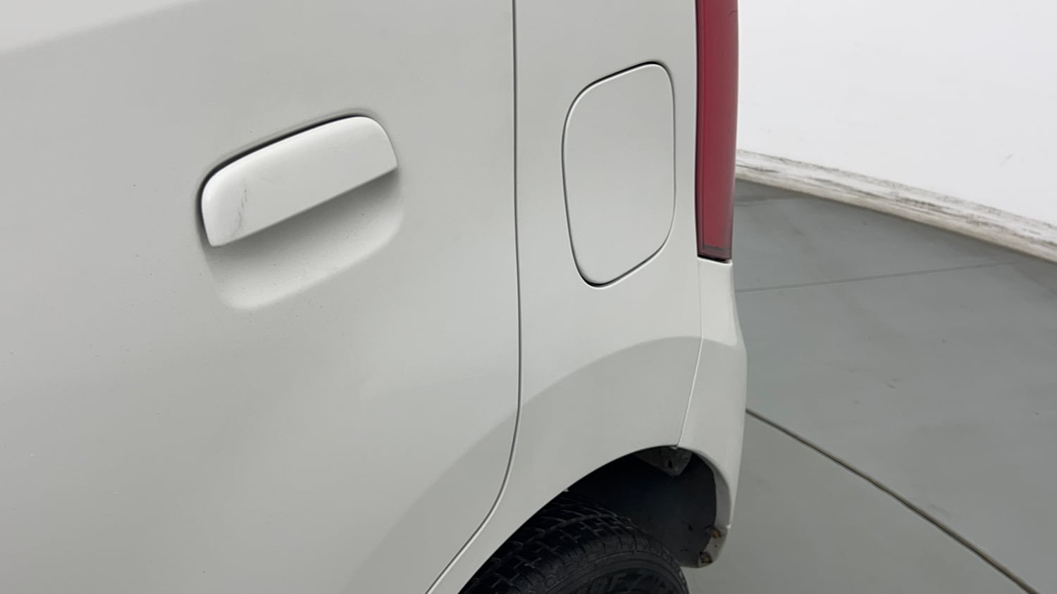 Used 2015 Maruti Suzuki Wagon R VXI Petrol Manual dents MINOR SCRATCH