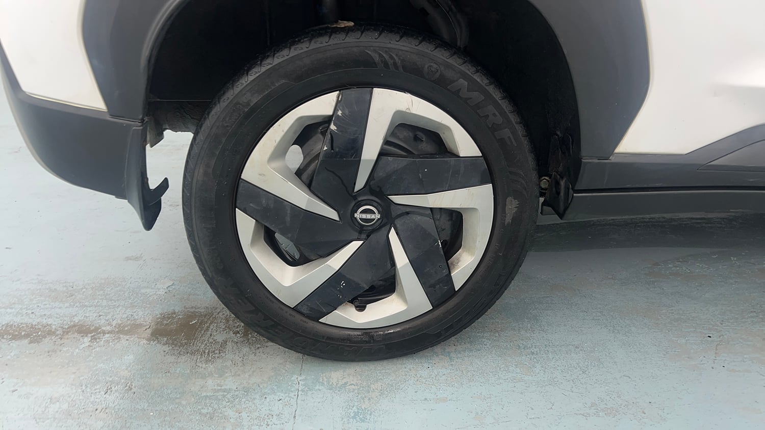 Used 2021 Nissan Magnite XL Petrol Manual tyres RIGHT REAR TYRE RIM VIEW