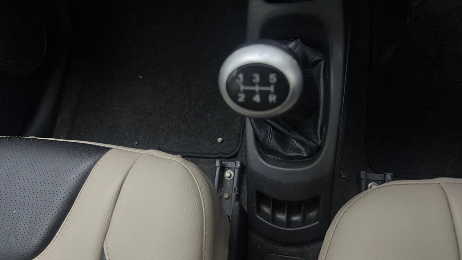 Used 2015 Maruti Suzuki Wagon R VXI Petrol Manual interior GEAR  KNOB VIEW