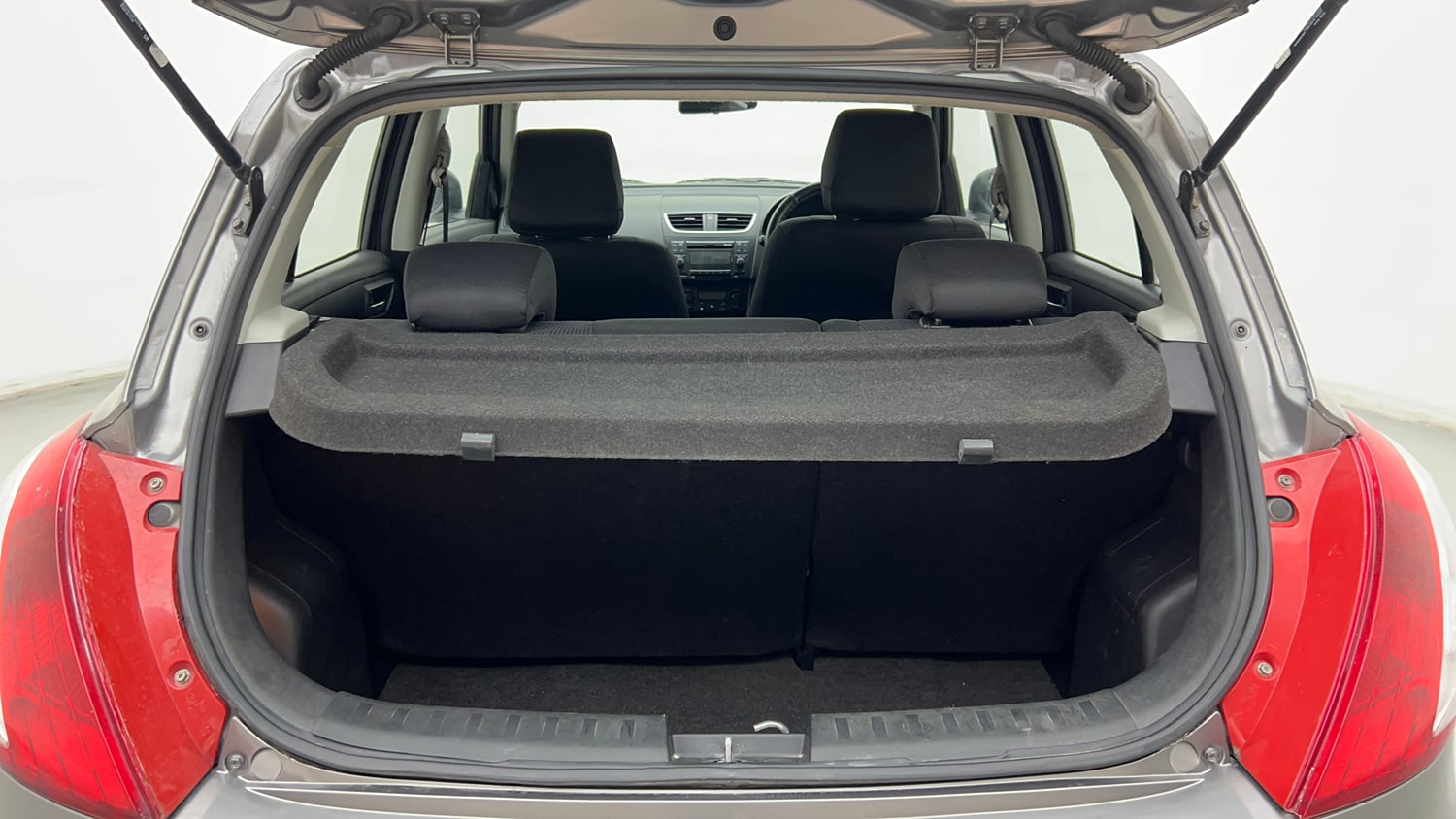 Used 2015 Maruti Suzuki Swift ZXi Petrol Manual interior DICKY INSIDE VIEW