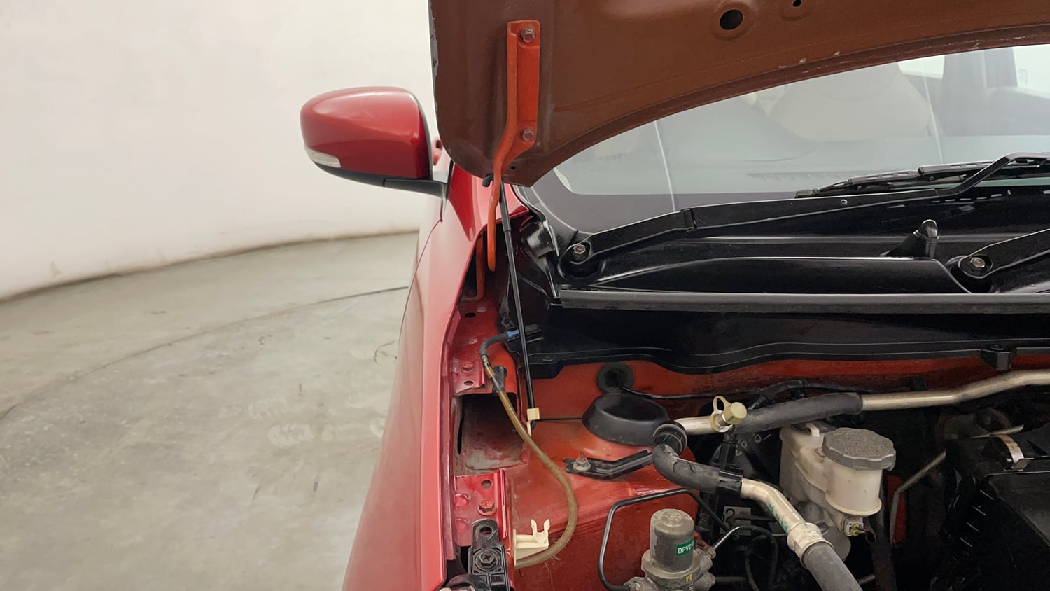 Used 2016 Maruti Suzuki Celerio ZXi AMT Petrol Automatic engine ENGINE RIGHT SIDE HINGE & APRON VIEW