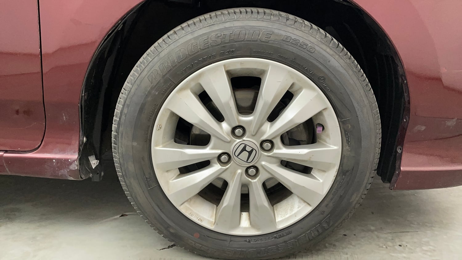 Used 2012 Honda City 1.5 V AT Petrol Automatic tyres RIGHT FRONT TYRE RIM VIEW