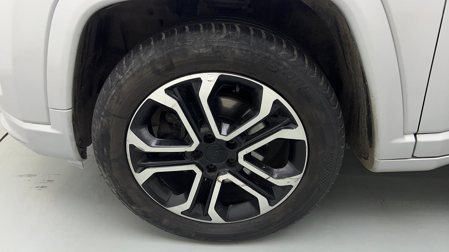 Used 2022 Jeep Compass Model S (O) 1.4 Petrol DCT Petrol Automatic tyres LEFT FRONT TYRE RIM VIEW