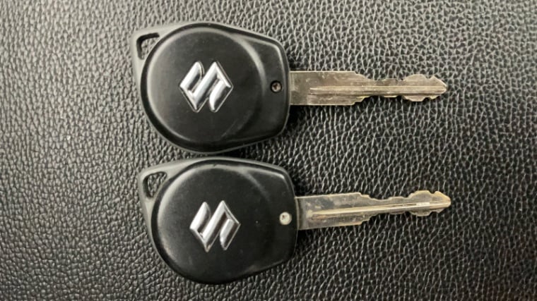 Used 2015 Maruti Suzuki Swift VXi Petrol Manual extra CAR KEY VIEW