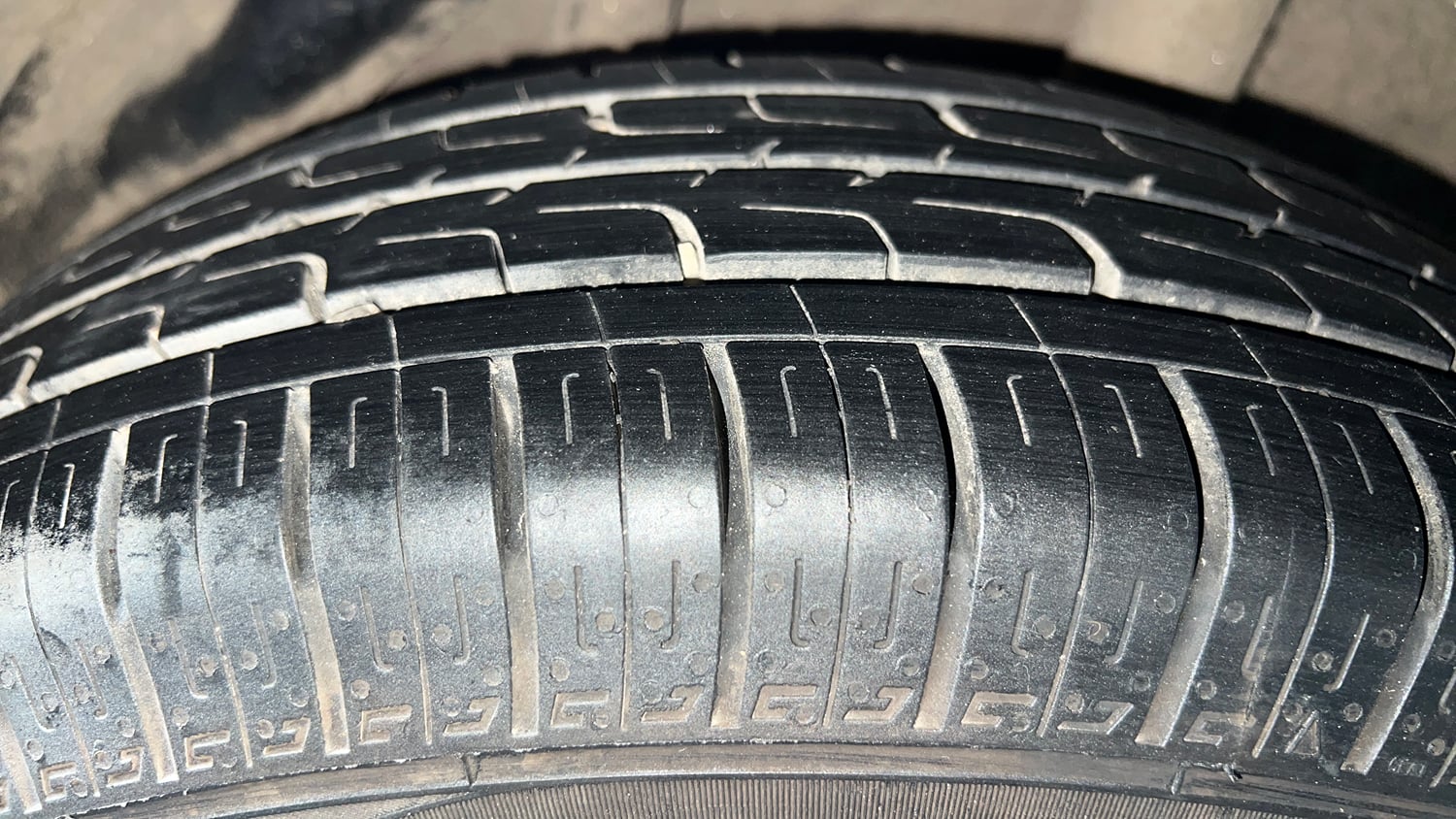 Used 2013 Honda Brio V MT Petrol Manual tyres LEFT REAR TYRE TREAD VIEW