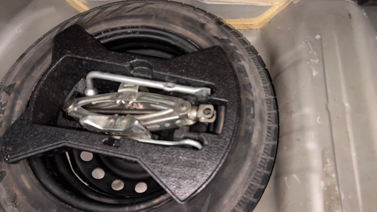 Used 2014 Maruti Suzuki Celerio VXi Petrol Manual tyres SPARE TYRE VIEW