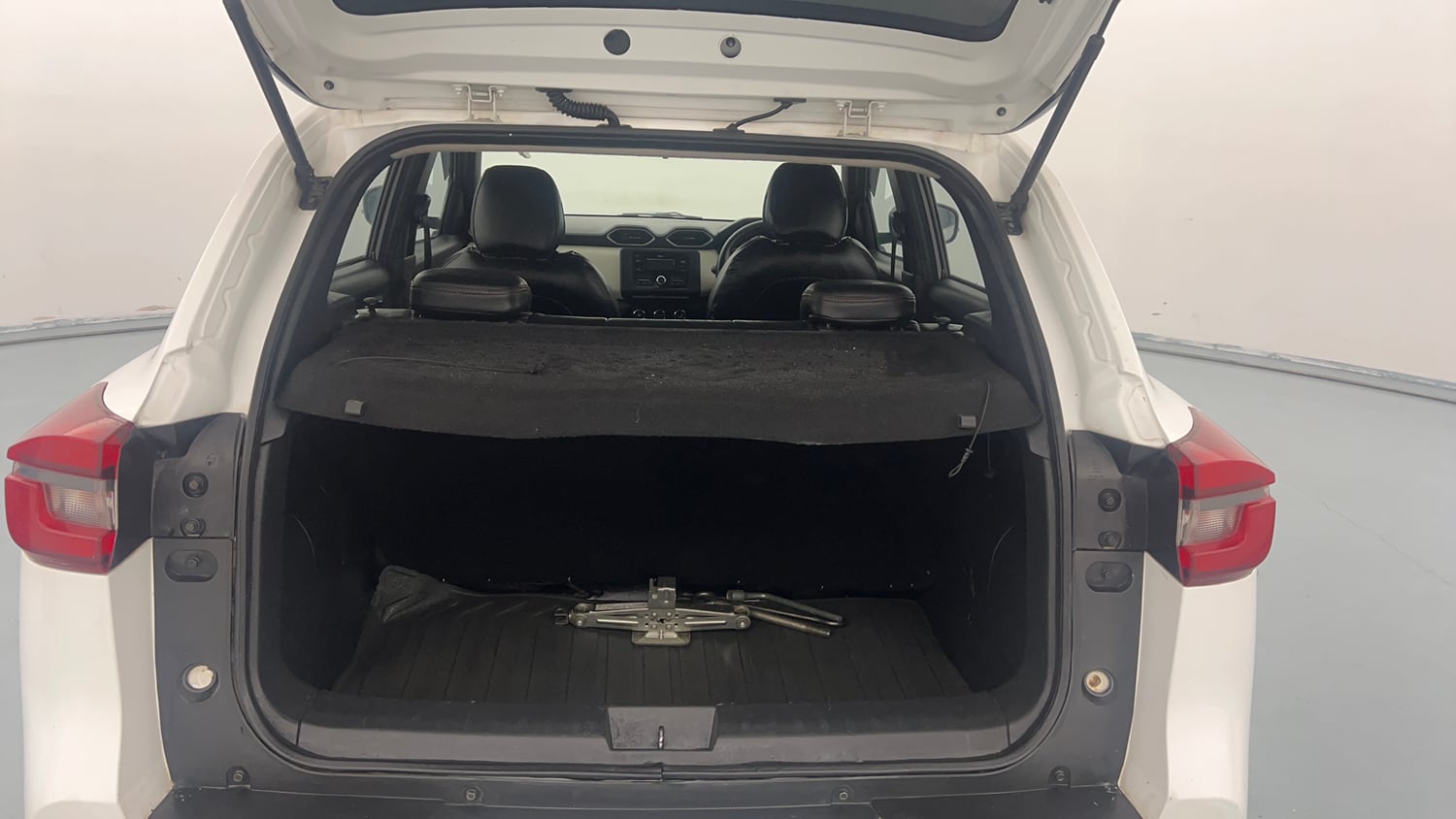 Used 2021 Nissan Magnite XL Petrol Manual interior DICKY INSIDE VIEW