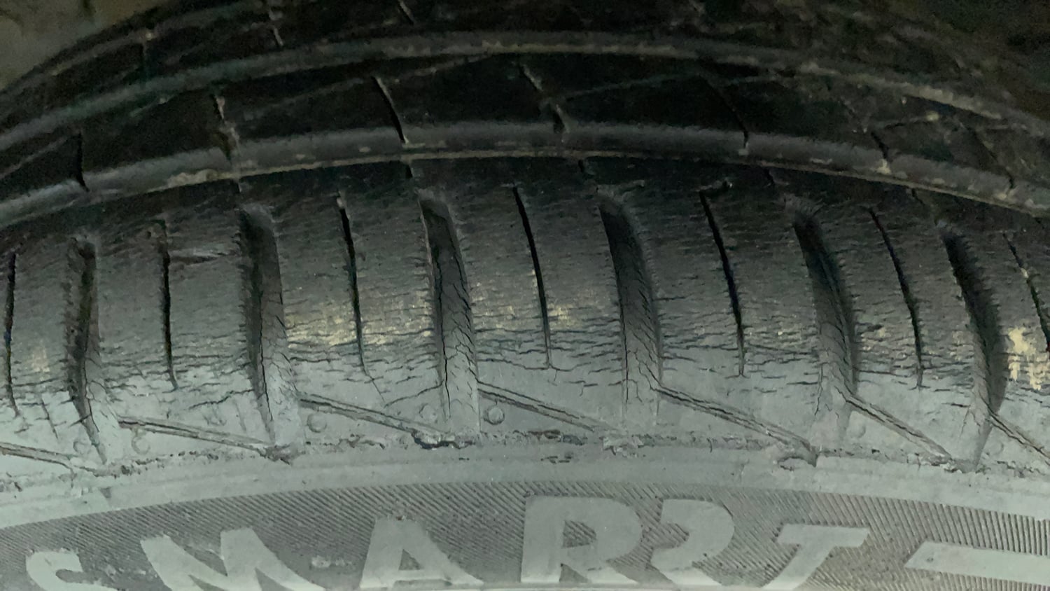 Used 2022 Renault Kwid RXT 1.0 AMT Petrol Automatic tyres LEFT FRONT TYRE TREAD VIEW