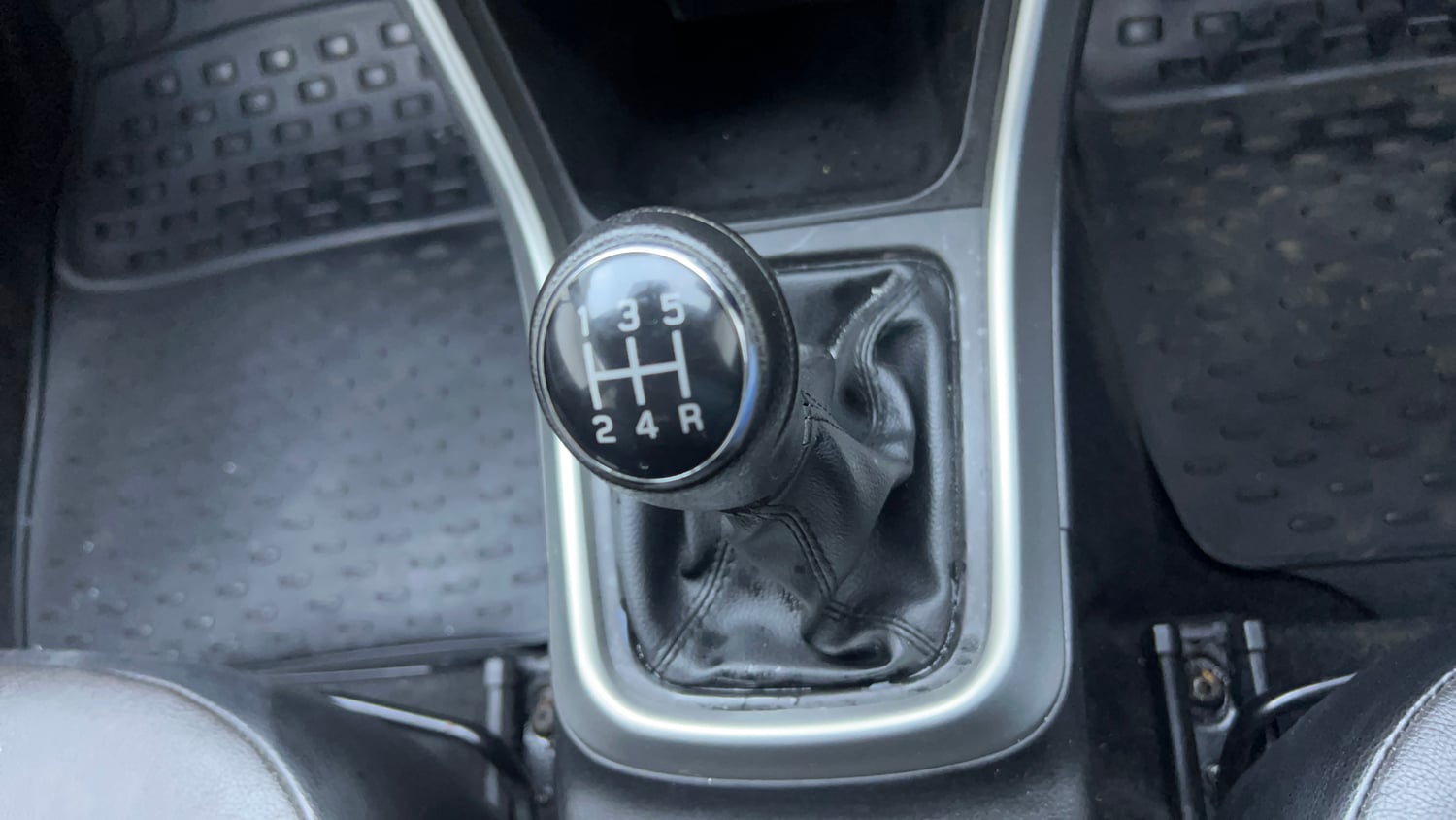 Used 2016 Maruti Suzuki S-Cross Alpha 1.3 Diesel Manual interior GEAR  KNOB VIEW