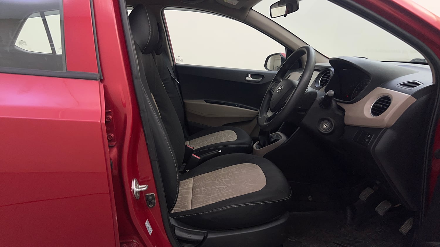 Used 2018 Hyundai Grand i10 Sportz (O) 1.2 Kappa VTVT Petrol Manual interior RIGHT SIDE FRONT DOOR CABIN VIEW