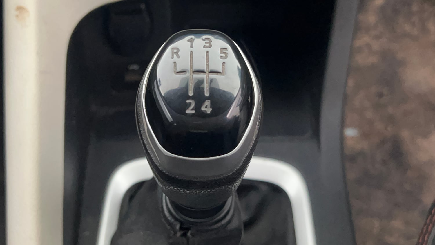Used 2023 Nissan Magnite XV Petrol Manual interior GEAR  KNOB VIEW