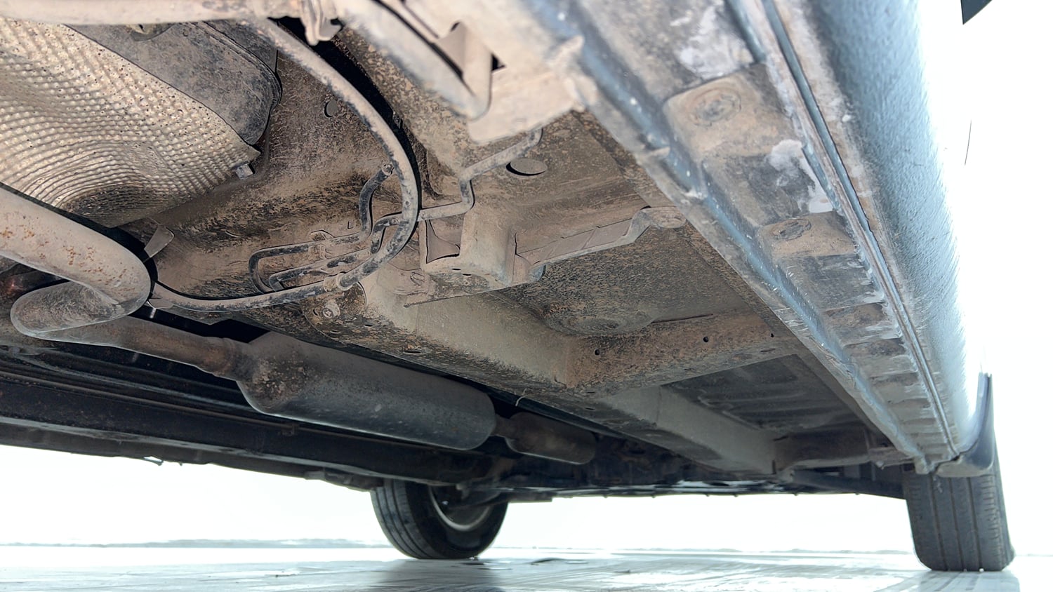 Used 2015 Maruti Suzuki Swift ZXi Petrol Manual extra REAR RIGHT UNDERBODY VIEW