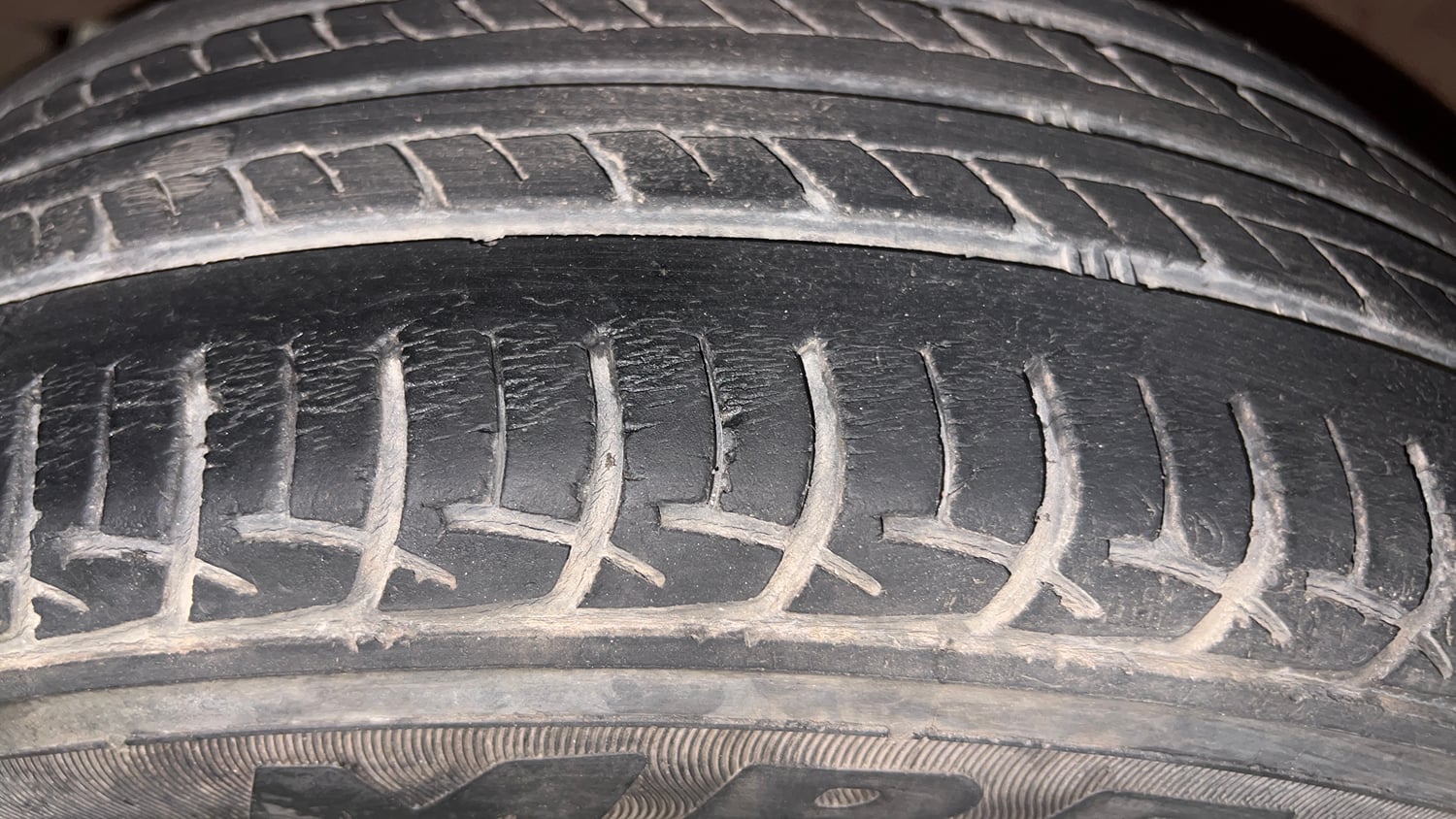 Used 2018 Maruti Suzuki Baleno Delta 1.2 Petrol Manual tyres LEFT FRONT TYRE TREAD VIEW