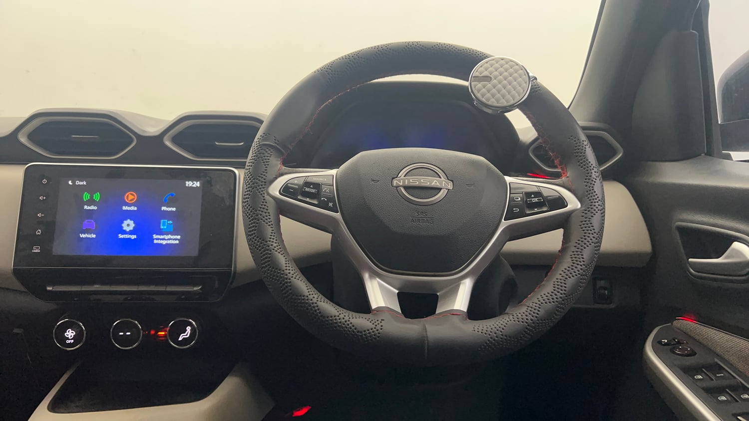 Used 2023 Nissan Magnite XV Petrol Manual interior STEERING VIEW