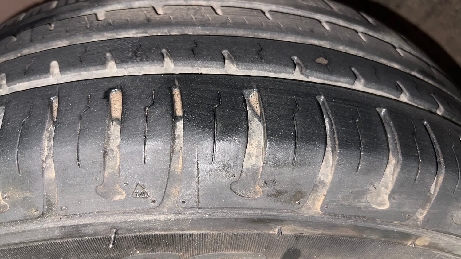 Used 2017 Hyundai Elite i20 Sportz 1.2 Petrol Manual tyres LEFT FRONT TYRE TREAD VIEW