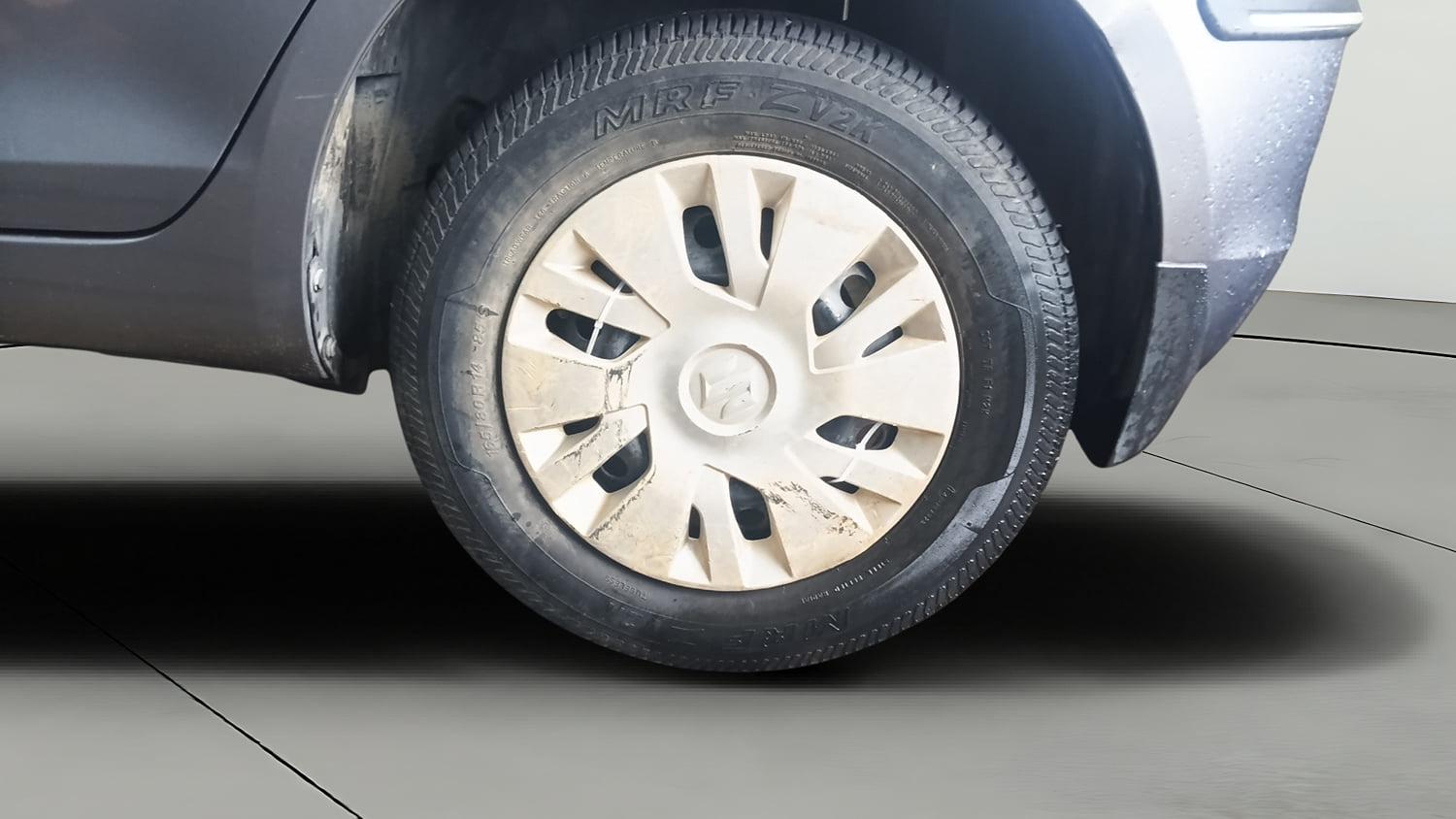 Used 2015 Maruti Suzuki Swift VXi Petrol Manual tyres LEFT REAR TYRE RIM VIEW