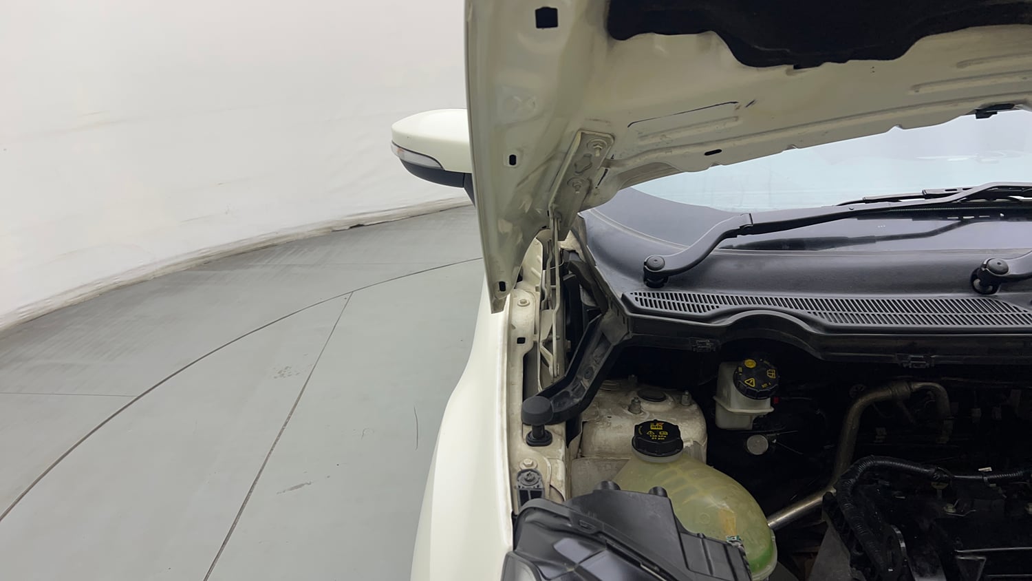 Used 2021 Ford EcoSport Titanium 1.5L Ti-VCT Petrol Manual engine ENGINE RIGHT SIDE HINGE & APRON VIEW