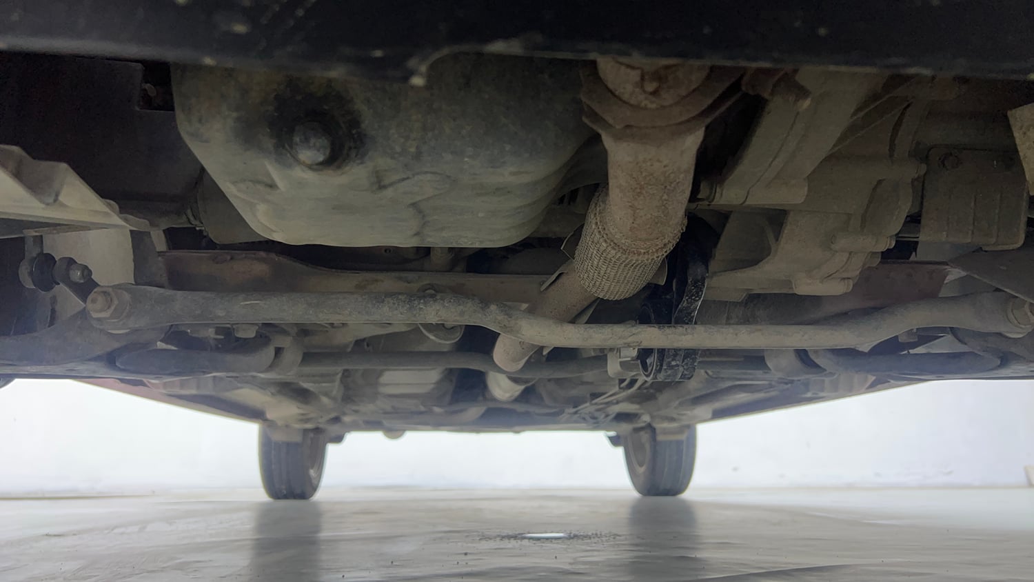 Used 2018 Tata Tiago Revotron XZA Petrol Automatic extra FRONT LEFT UNDERBODY VIEW