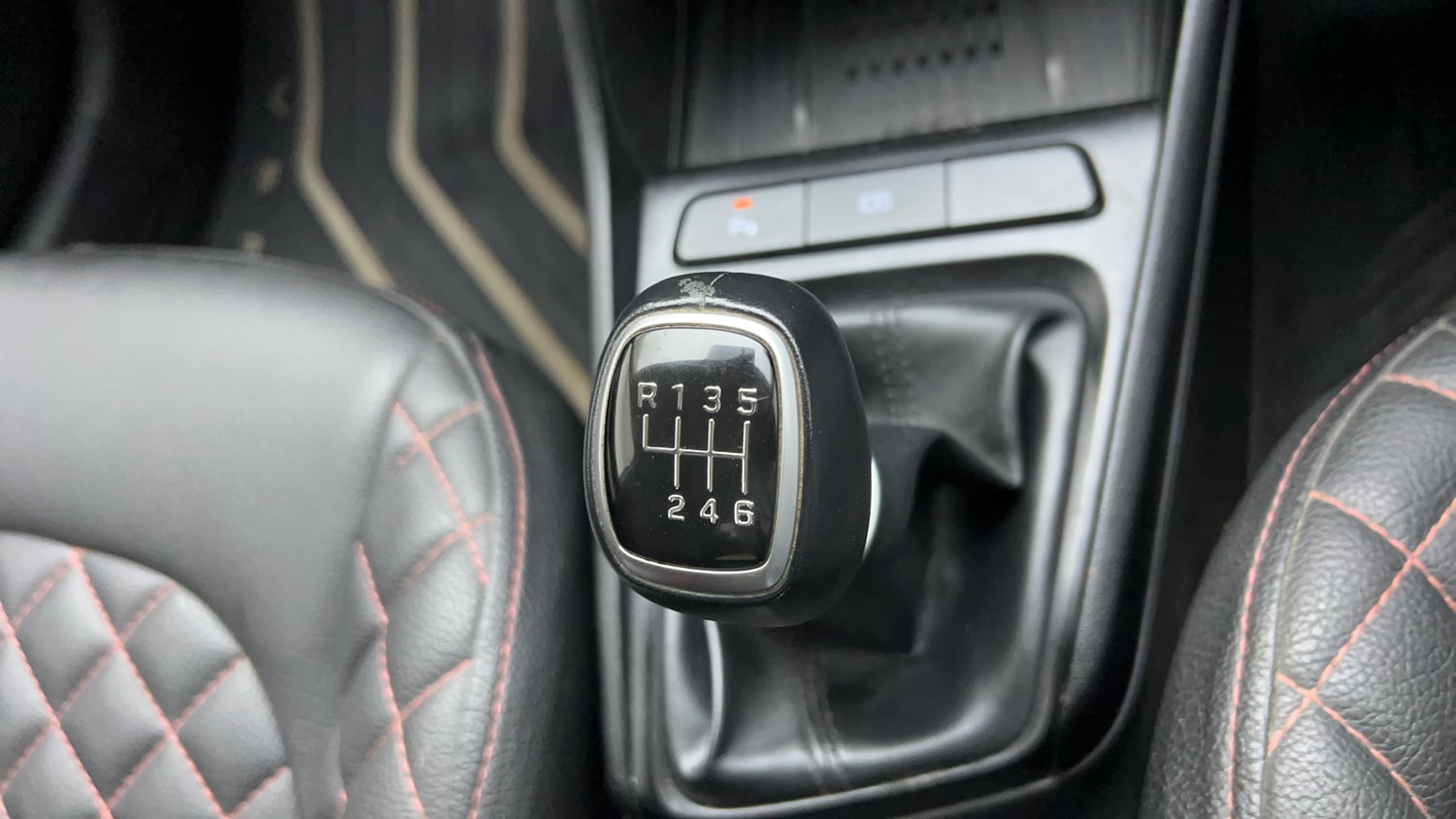Used 2024 Hyundai Verna SX 1.5 Petrol MT Petrol Manual interior GEAR  KNOB VIEW
