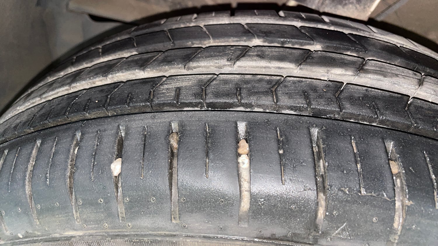 Used 2023 Toyota Glanza V AMT Petrol Automatic tyres LEFT FRONT TYRE TREAD VIEW