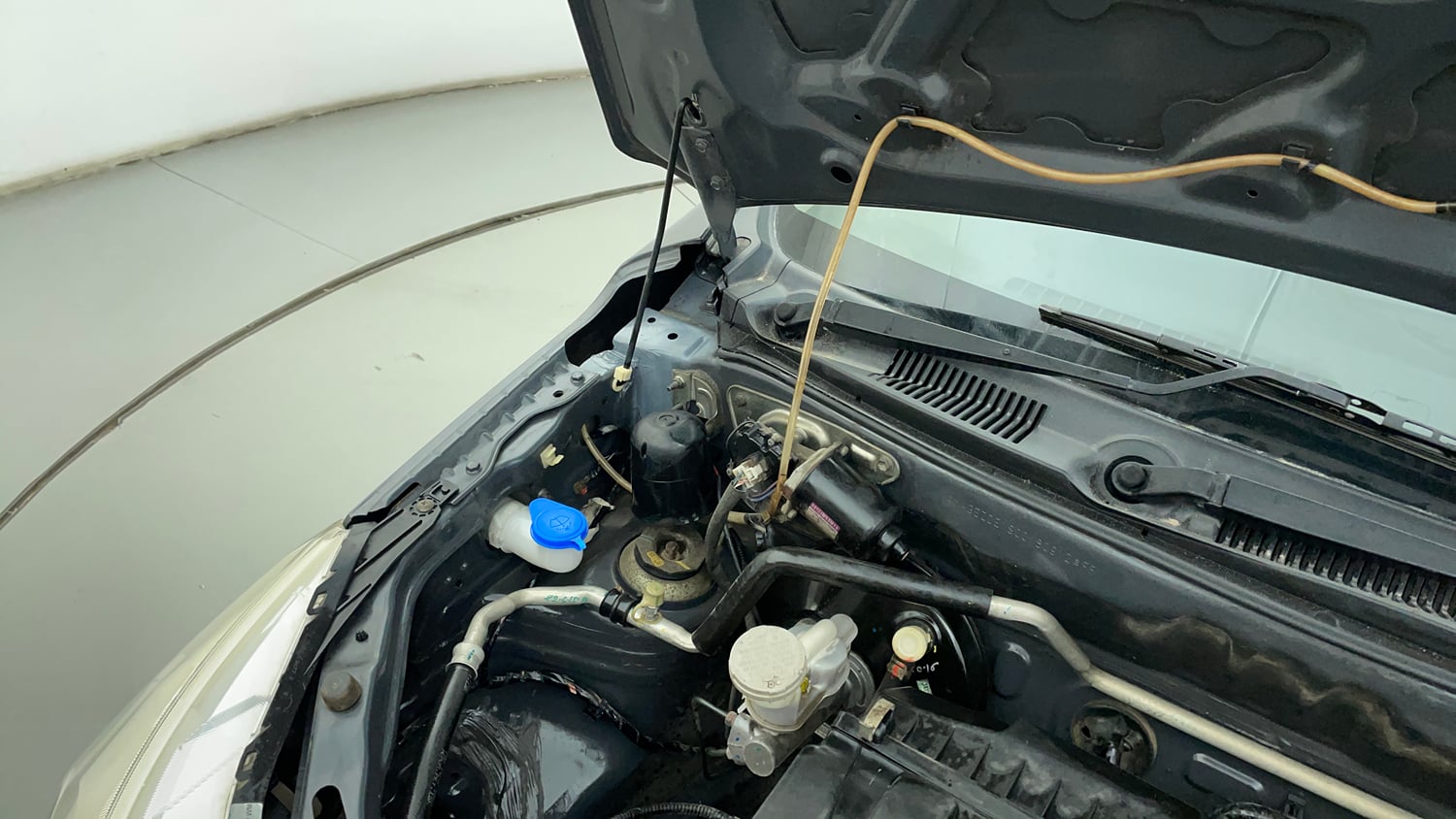 Used 2015 Maruti Suzuki Alto K10 VXi AMT Petrol Automatic engine ENGINE RIGHT SIDE HINGE & APRON VIEW