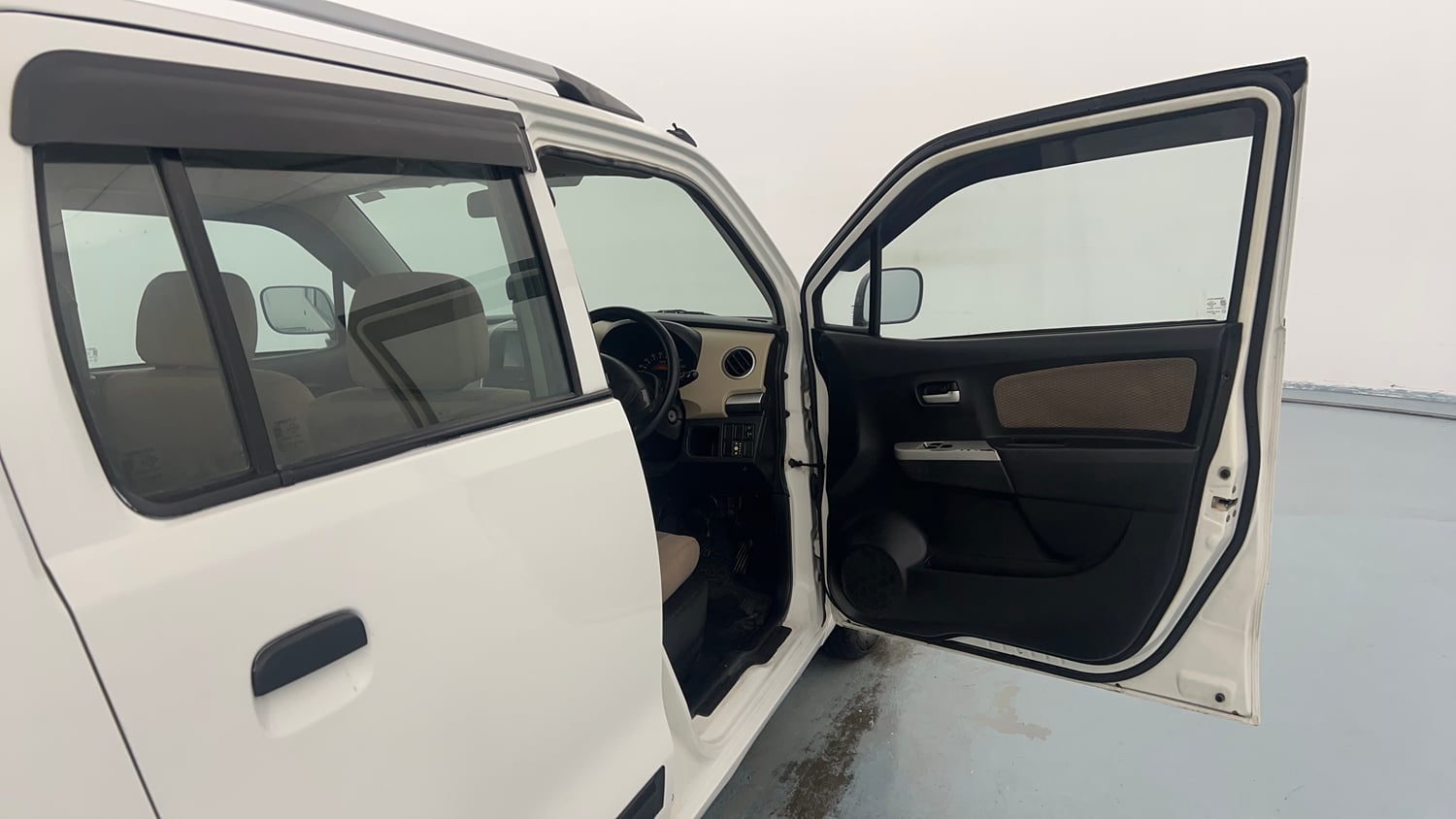 Used 2018 Maruti Suzuki Wagon R LXI CNG Cng Manual interior RIGHT FRONT DOOR OPEN VIEW