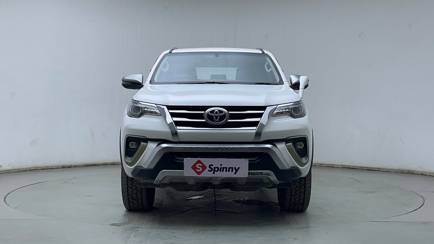 Used 2019 Toyota Fortuner 2.8 4x2 MT Diesel Manual exterior FRONT VIEW