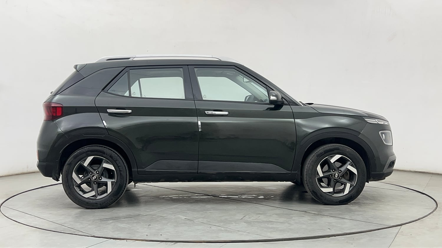 Used 2019 hyundai Venue SX 1.0 (O) Turbo Petrol Petrol Manual exterior RIGHT SIDE VIEW