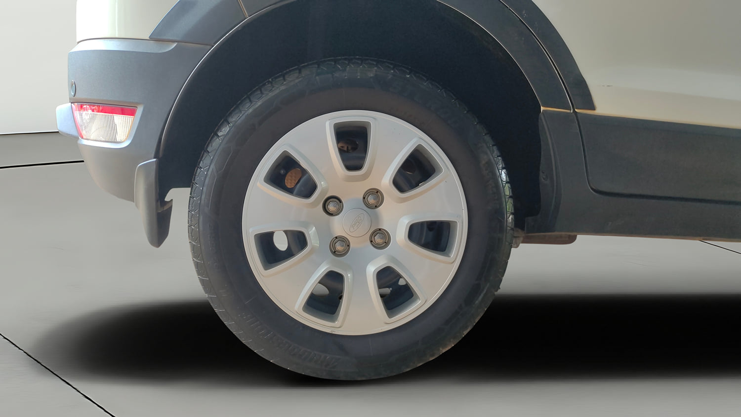 Used 2020 Ford EcoSport Ambiente 1.5L TDCi Diesel Manual tyres RIGHT REAR TYRE RIM VIEW