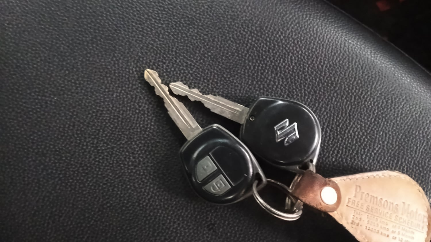 Used 2015 Maruti Suzuki Swift VXi Petrol Manual extra CAR KEY VIEW