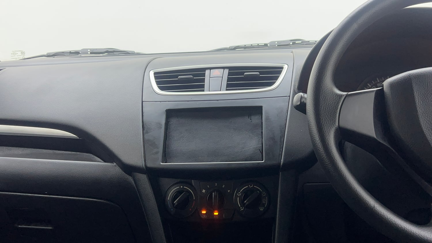 Used 2016 Maruti Suzuki Swift Lxi (O) Petrol Manual interior MUSIC SYSTEM & AC CONTROL VIEW