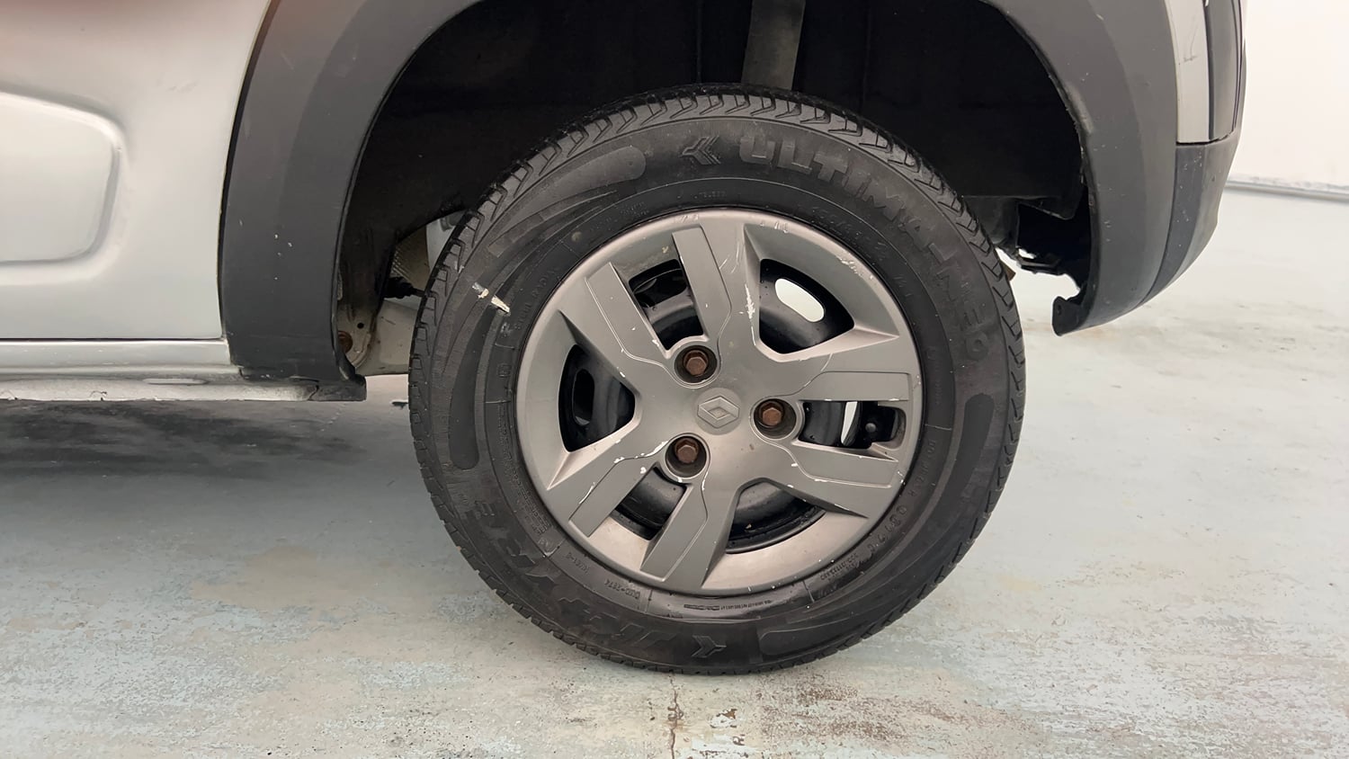 Used 2017 Renault Kwid RXT (O) 1.0 SCE Edition Petrol Manual tyres LEFT REAR TYRE RIM VIEW
