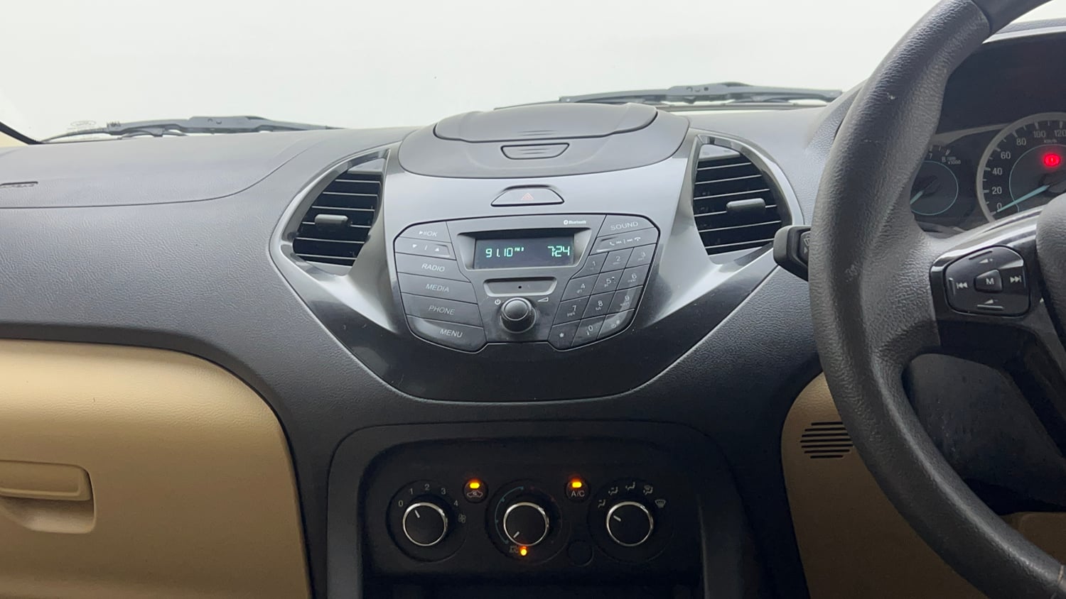 Used 2016 Ford Figo Aspire Trend 1.2 Ti-VCT Petrol Manual top_features Integrated (in-dash) music system