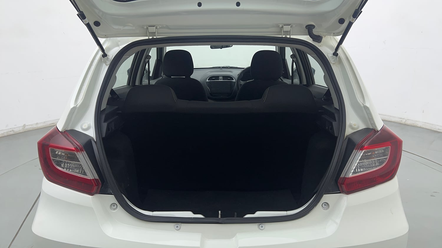 Used 2023 Tata Tiago XT (O) Petrol Manual interior DICKY INSIDE VIEW