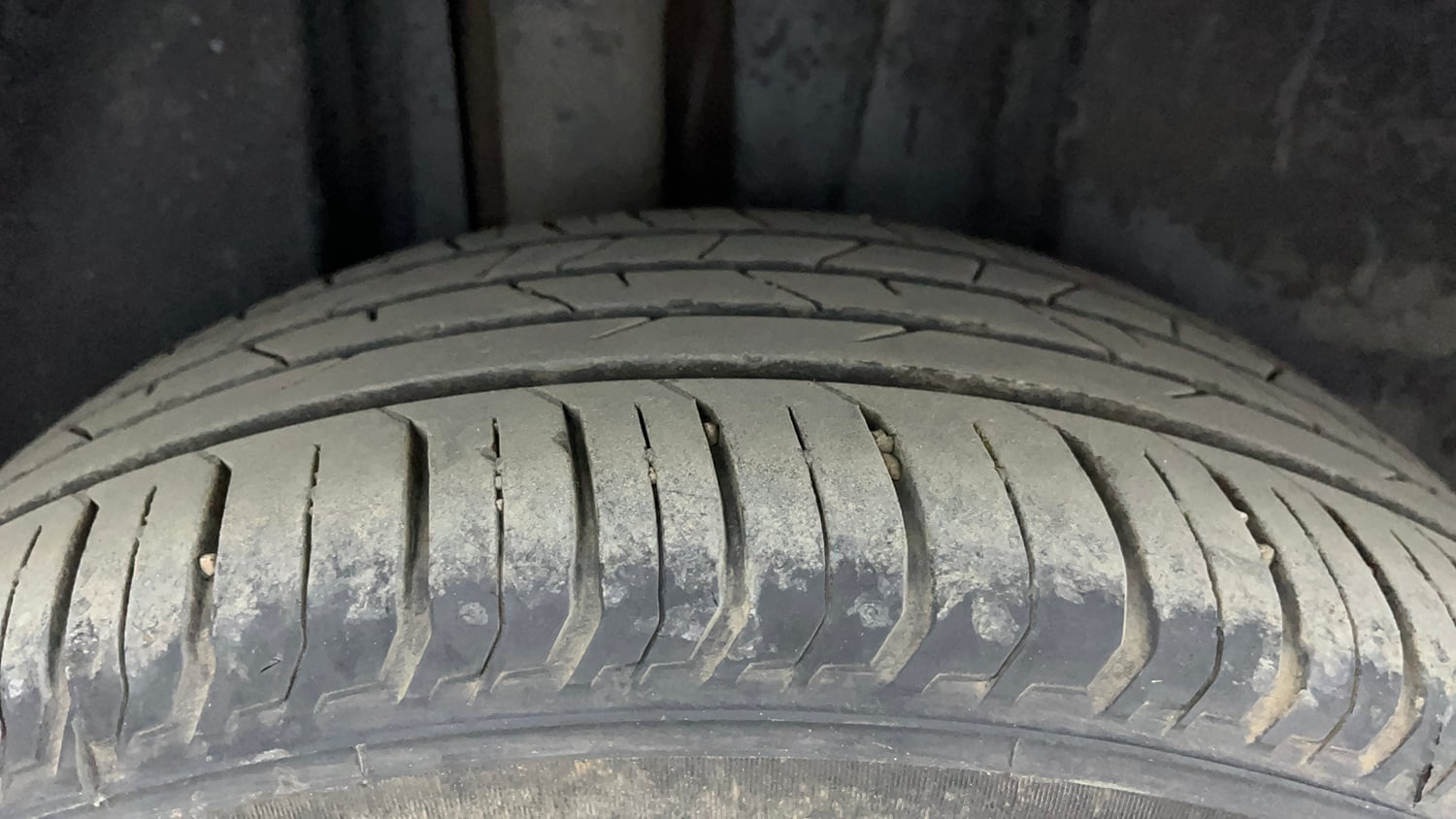 Used 2023 Volkswagen Virtus GT Plus 1.5 TSI EVO DSG Petrol Automatic tyres RIGHT REAR TYRE TREAD VIEW