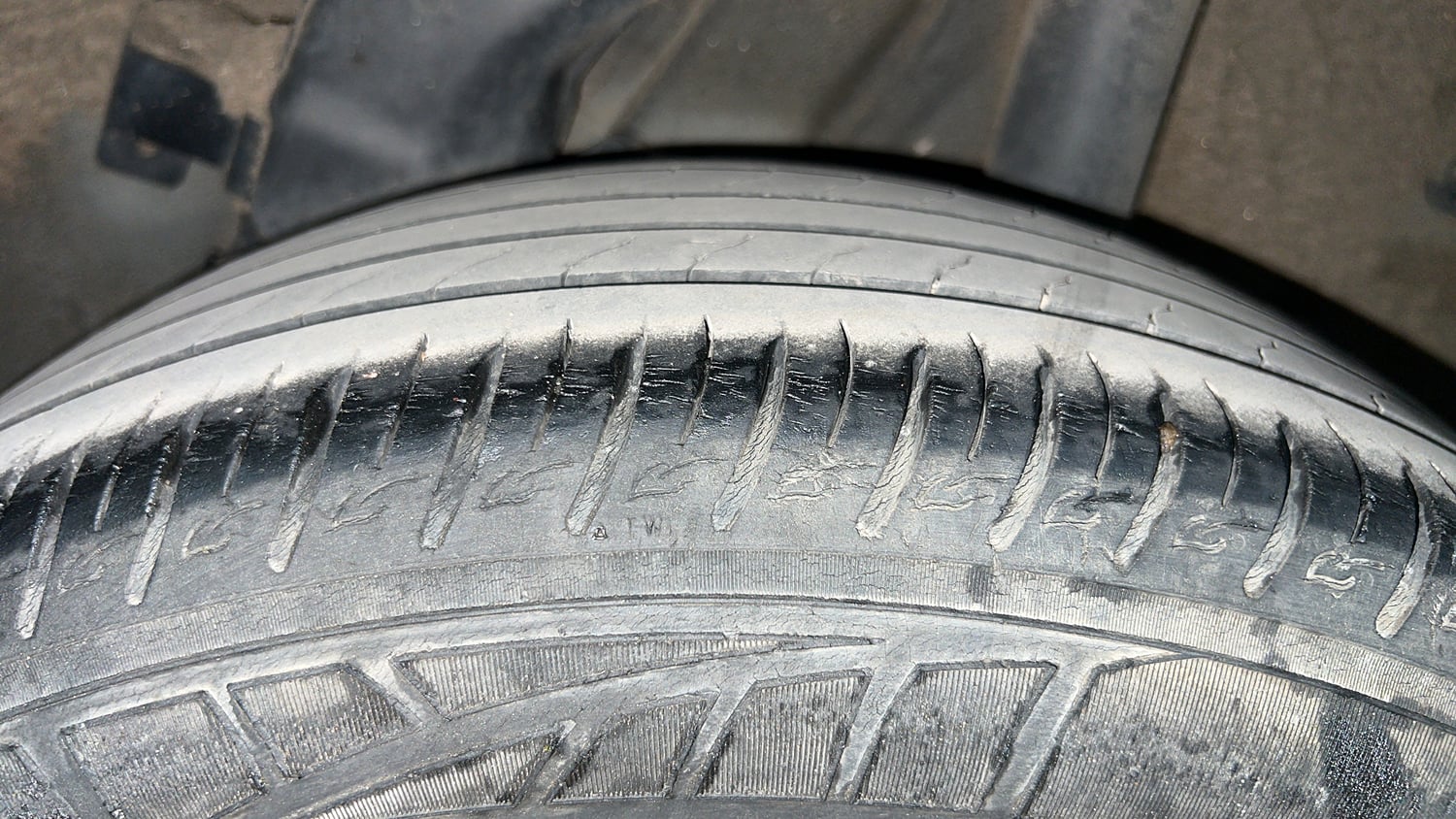 Used 2019 hyundai Venue SX 1.0 (O) Turbo Petrol Petrol Manual tyres LEFT REAR TYRE TREAD VIEW
