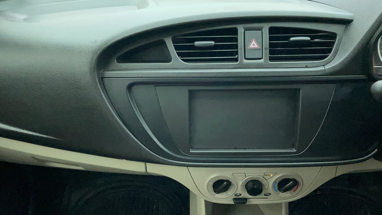 Used 2019 Maruti Suzuki Alto 800 LXi Petrol Manual interior MUSIC SYSTEM & AC CONTROL VIEW