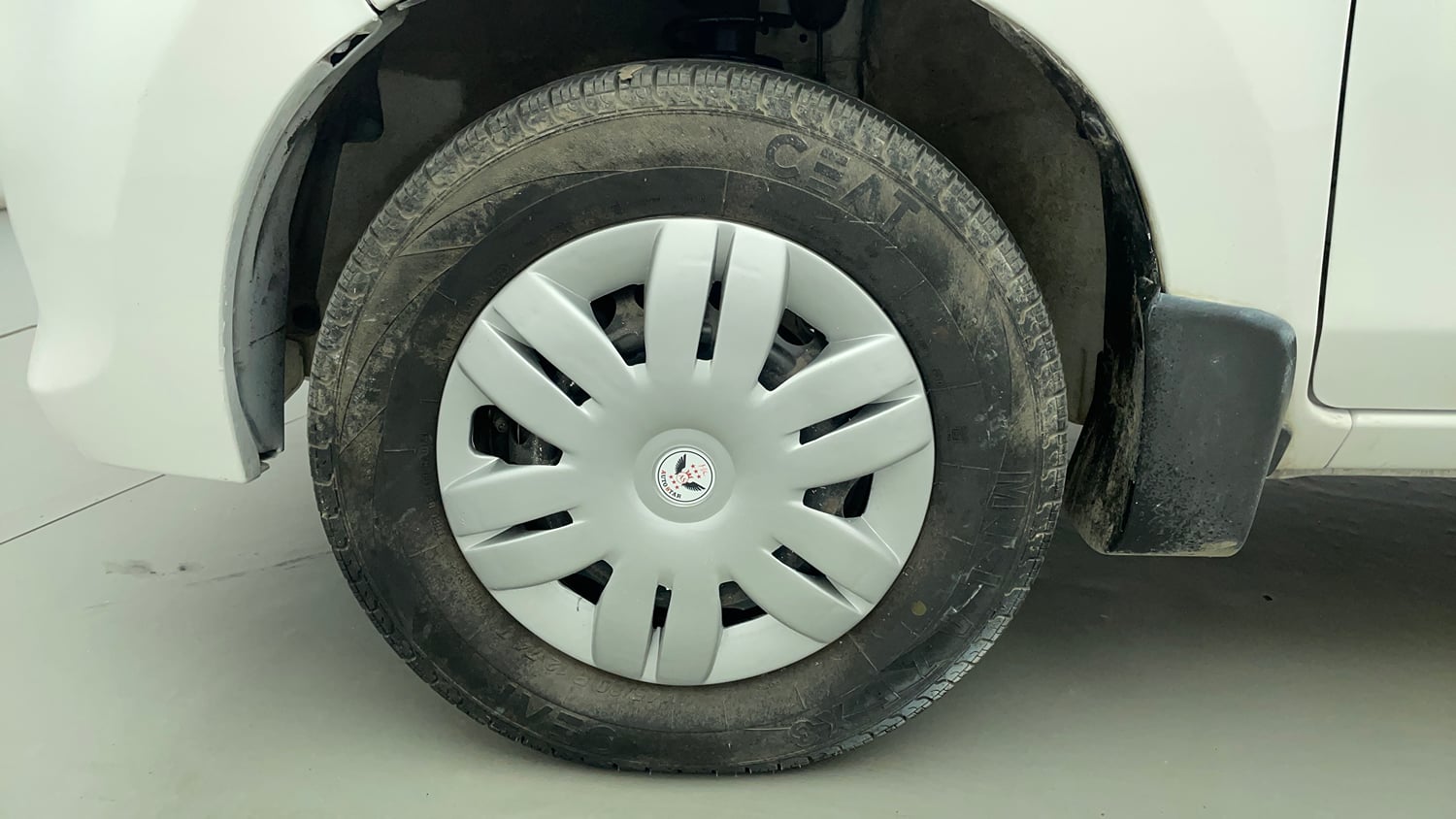 Used 2018 Maruti Suzuki Alto 800 LXi Petrol Manual tyres LEFT FRONT TYRE RIM VIEW
