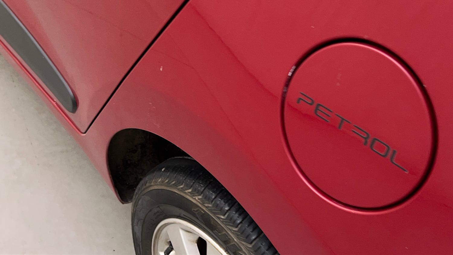 Used 2014 Hyundai Xcent S 1.2 Petrol Manual dents MINOR SCRATCH