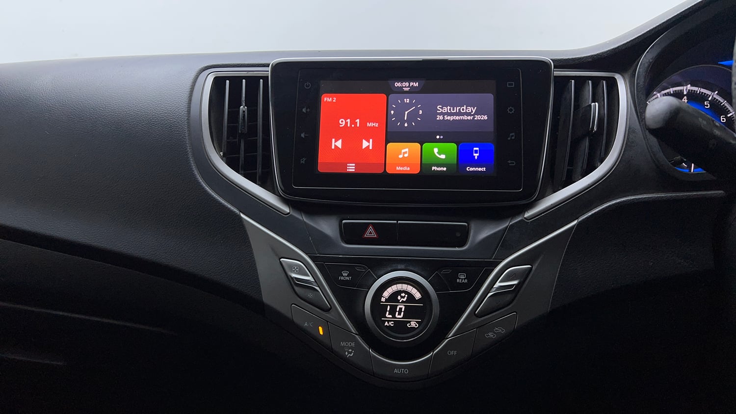 Used 2019 Maruti Suzuki Baleno Zeta Petrol Manual top_features Touch screen infotainment system