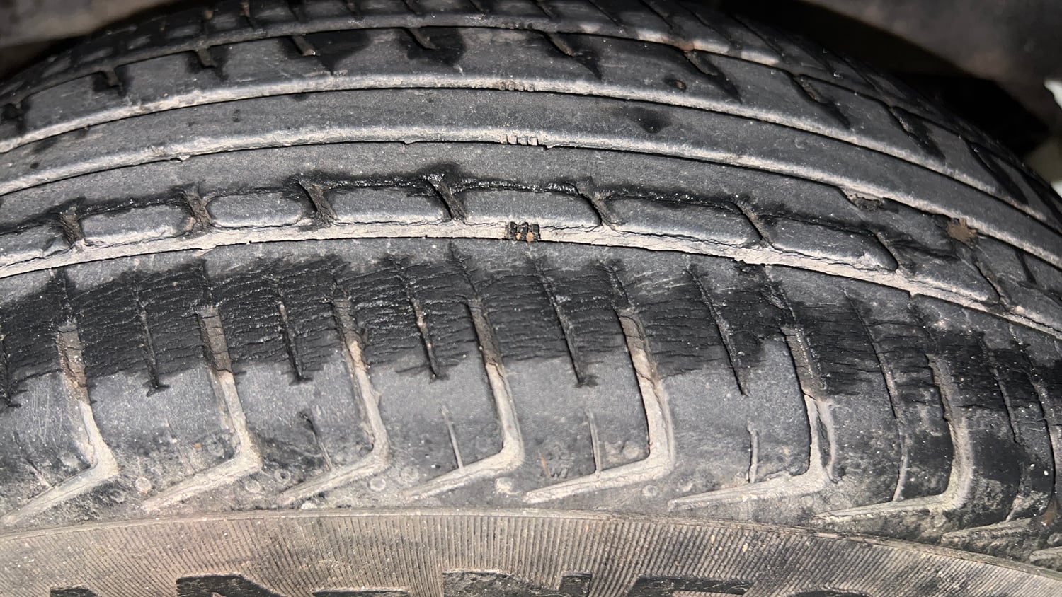 Used 2017 Renault Kwid 1.0 RXT AMT Opt Petrol Automatic tyres LEFT REAR TYRE TREAD VIEW