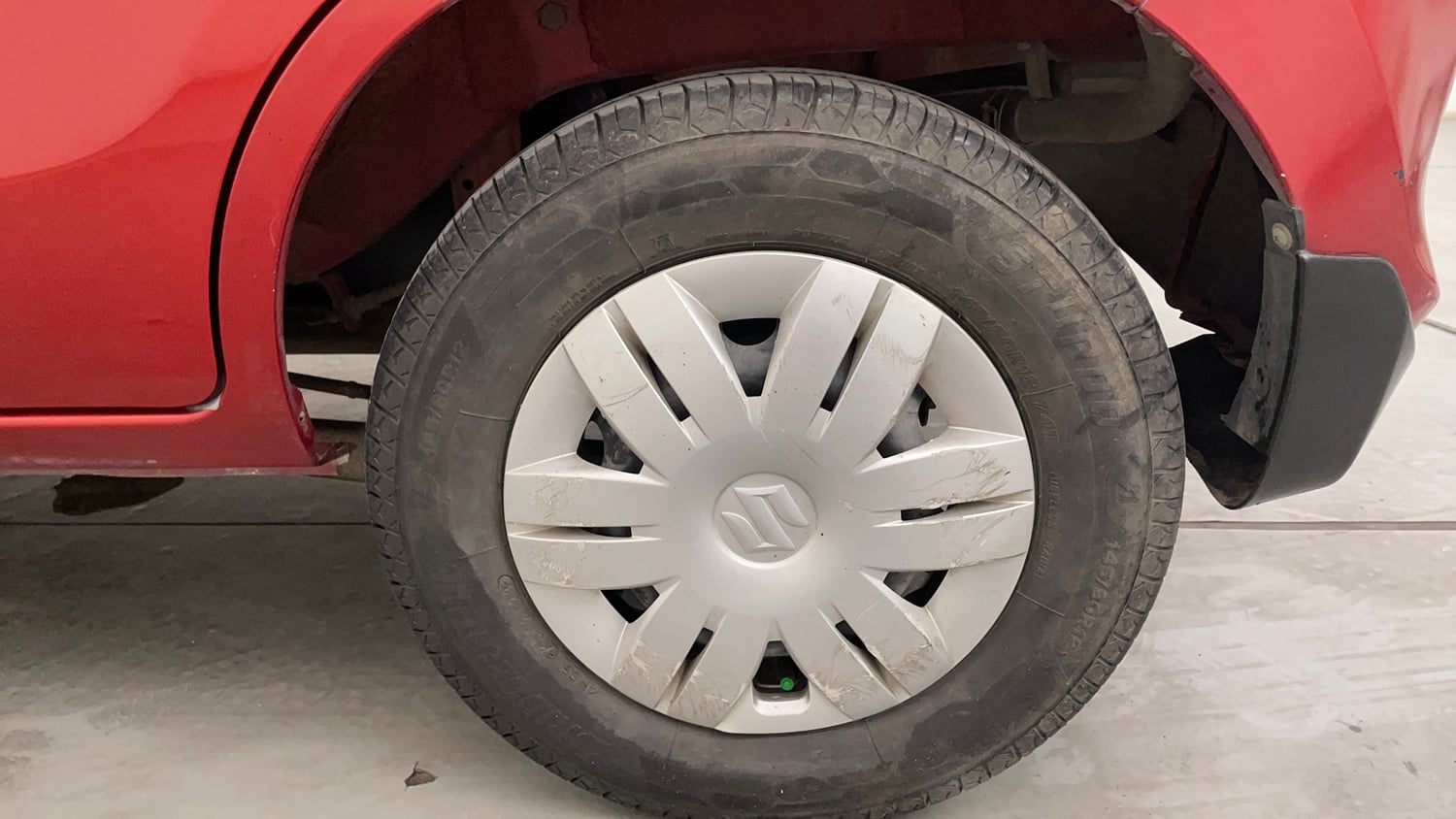 Used 2014 Maruti Suzuki Alto 800 Lxi Petrol Manual tyres LEFT REAR TYRE RIM VIEW