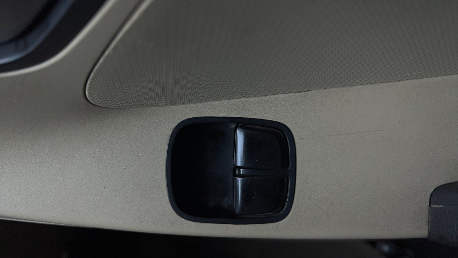 Used 2014 Hyundai Eon Sportz Petrol Manual top_features Power windows