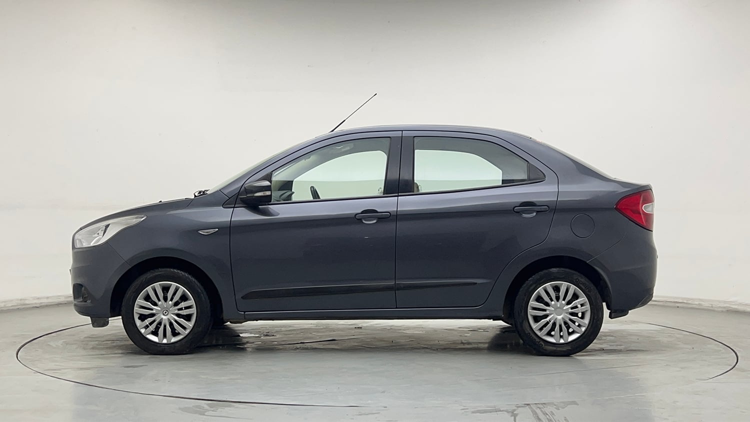 Used 2016 Ford Figo Aspire Trend 1.2 Ti-VCT Petrol Manual exterior LEFT SIDE VIEW