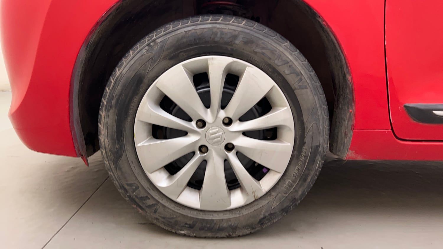 Used 2018 Maruti Suzuki Baleno Delta 1.2 Petrol Manual tyres LEFT FRONT TYRE RIM VIEW