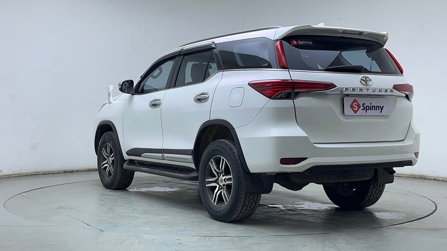 Used 2019 Toyota Fortuner 2.8 4x2 MT Diesel Manual exterior LEFT REAR CORNER VIEW
