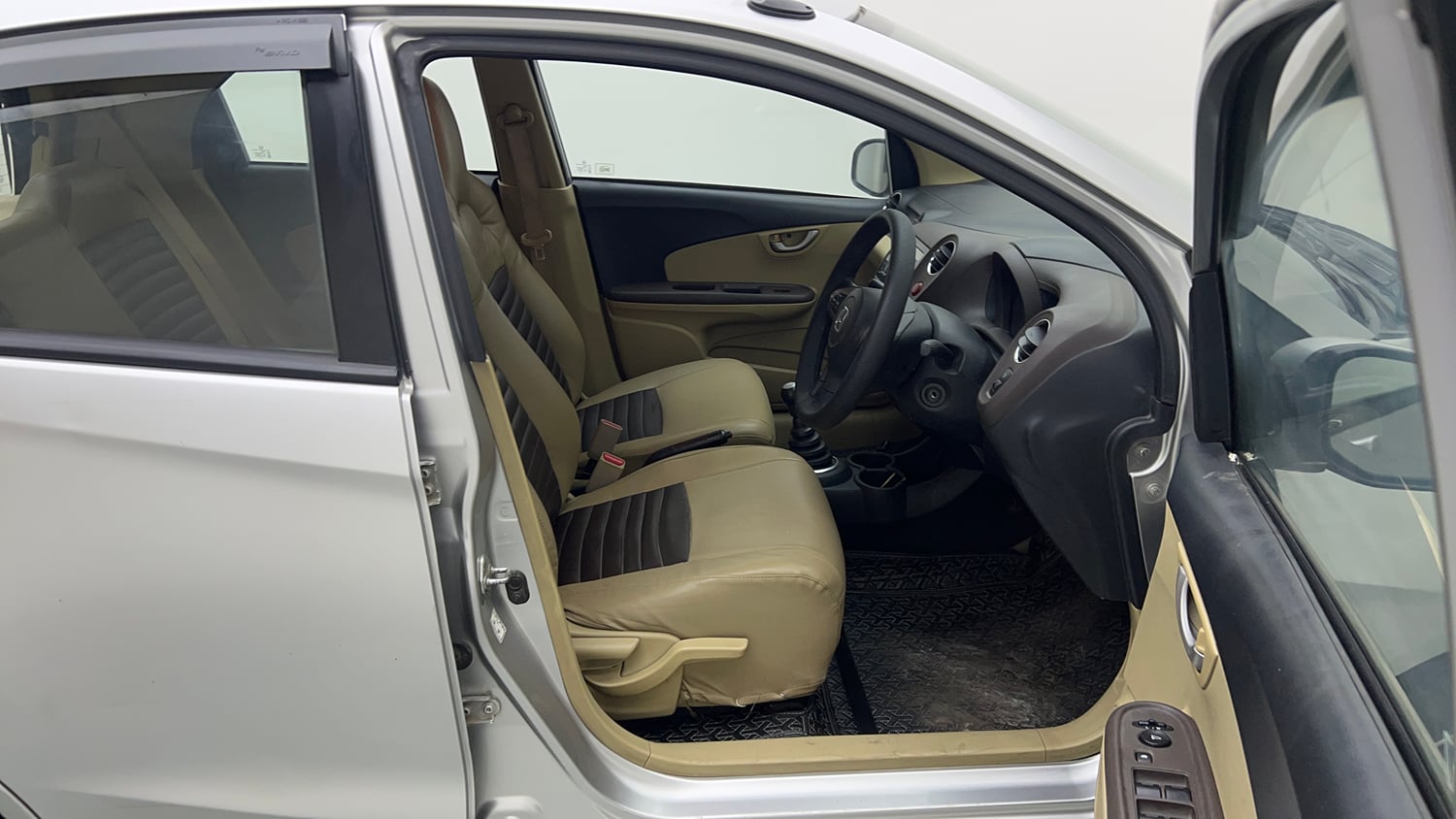 Used 2013 Honda Brio V MT Petrol Manual interior RIGHT SIDE FRONT DOOR CABIN VIEW