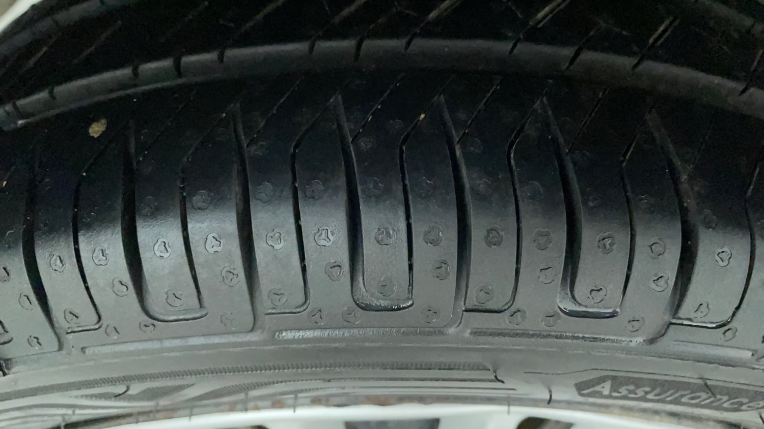 Used 2015 Maruti Suzuki Alto K10 VXi AMT Petrol Automatic tyres RIGHT REAR TYRE TREAD VIEW