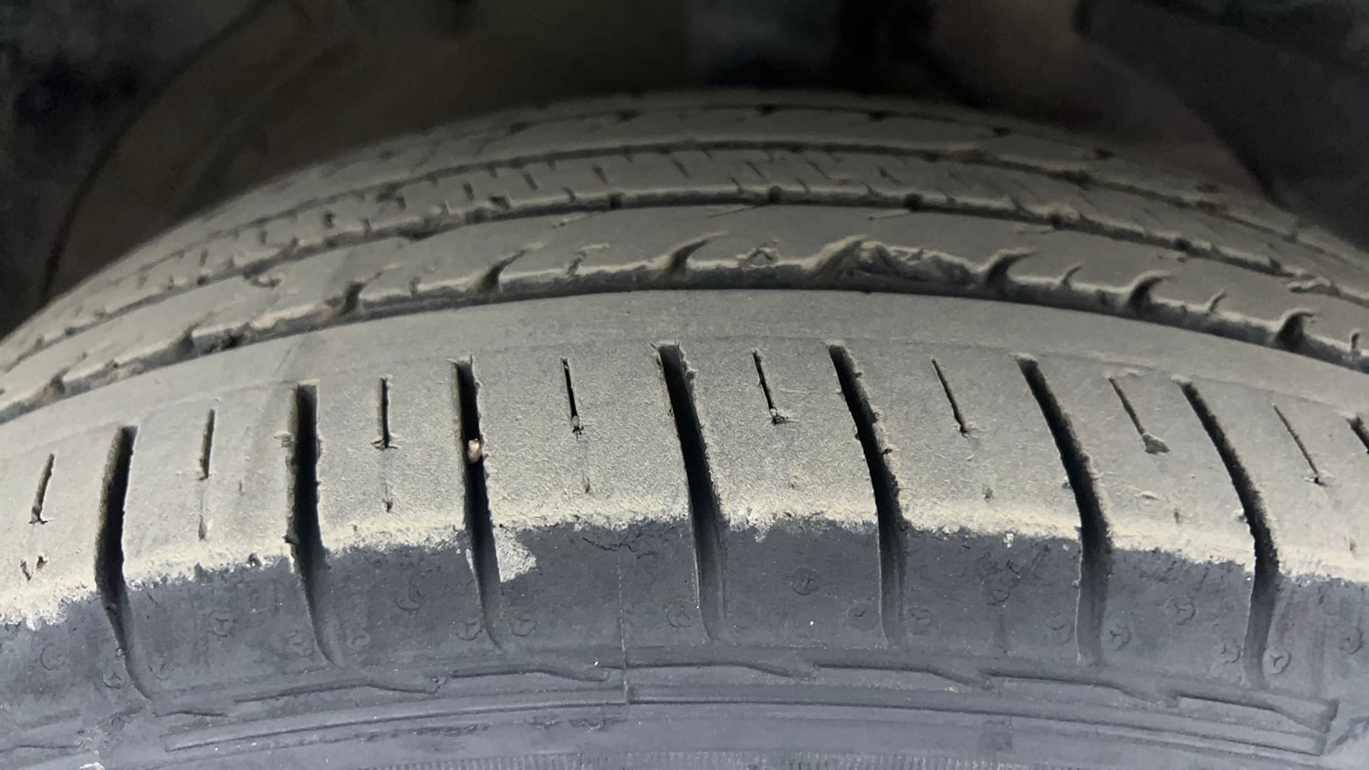 Used 2020 MG Motors Hector Plus Sharp 1.5 DCT Petrol Petrol Automatic tyres RIGHT FRONT TYRE TREAD VIEW