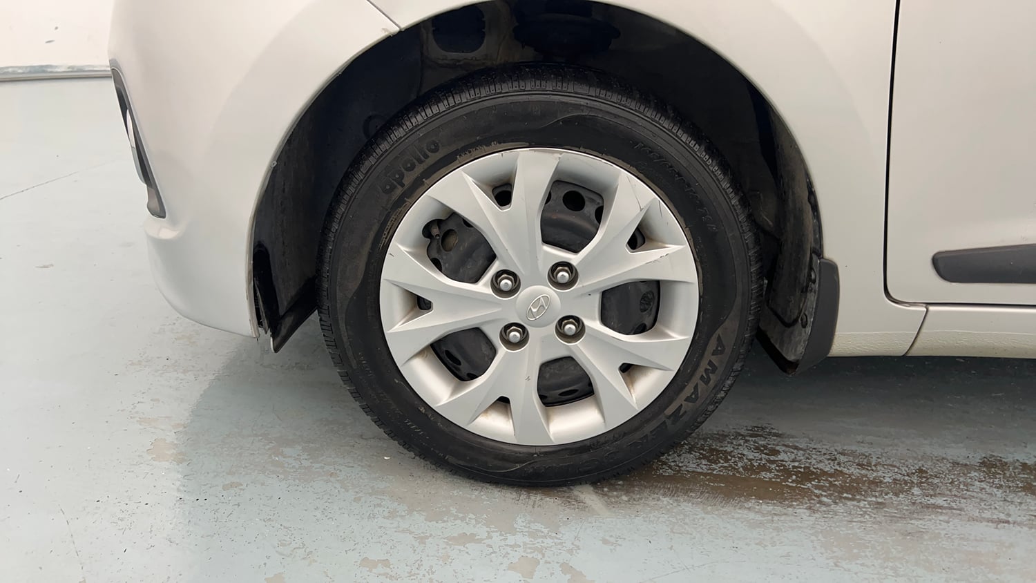 Used 2016 Hyundai Grand i10 Sportz 1.2 Kappa VTVT Petrol Manual tyres LEFT FRONT TYRE RIM VIEW